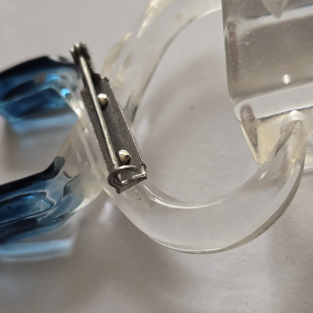 Vintage ice cube brooch Lucite plastic tongs novelty spinner pin blue clear